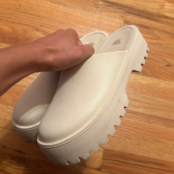 RUBBER LUG SOLE CLOGS - Picture 8 of 8